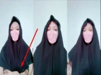 Cecil Hijab Telanjang Dada Remas-Remas