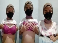 Kak Ria Ukhti Telanjang Lepas Busana Remas Toketnya