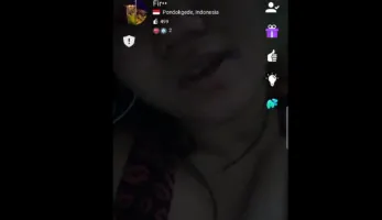 Cewe Cakep Spill Nenen Mulus Gelap-Gelapan
