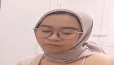 Hijab Mamah Muda Nyepong Doggy ML
