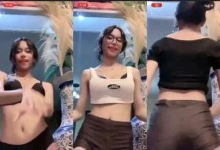 Rissa Ebot Sambil Pamerin Uting Nenen
